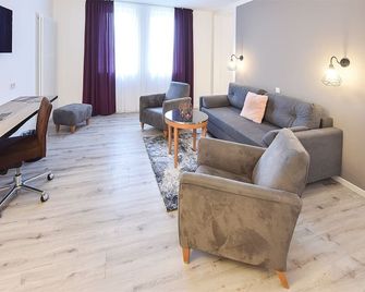 Prima Inn Hotel & Hof Neuruppin - Digitales & Rezeptionsloses Motel - Neuruppin