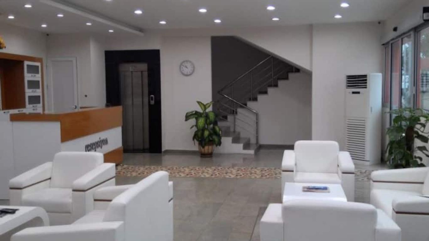 جوني آدانا أوتل