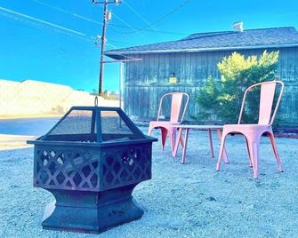 Desert Writer's Retreat - Twentynine Palms - Innenhof