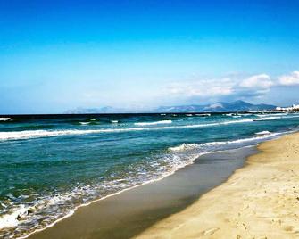 Eix Alzinar Mar Hotel & Suites - Khu nghỉ mát Can Picafort - Bãi biển