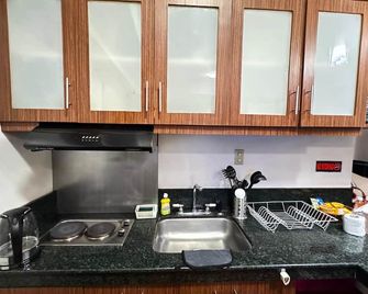 Beautiful unit across greenbelt5 + high speed wifi + Netflix - Makati - Kitchen