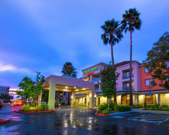 Courtyard by Marriott Oakland Airport - Oakland - Bâtiment