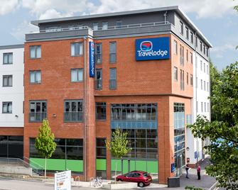 Travelodge Camberley Central - Camberley - Building