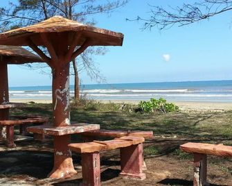 Sea View Resort Hotel & Apartments - Bandar Seri Begawan - Patio