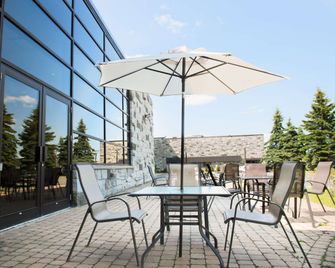Hotel Le Victorin, Ascend Hotel Collection Member - Victoriaville - Patio