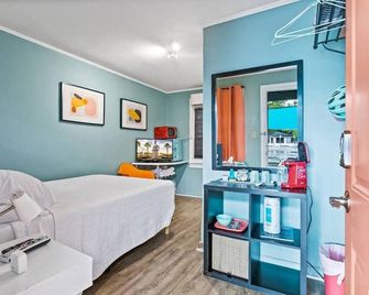 Dive into the 50s- Restored Motel in St Augustine - St. Augustine