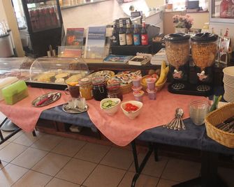 Gästehaus Innfernow - Fürstenberg/Havel - Buffet