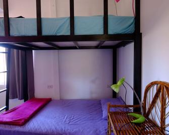 Sweet Life Guesthouse - Ko Lanta - Bedroom