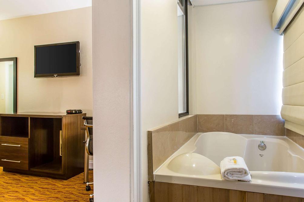 Quality Inn Suites Middletown Newport 66 1 7 8