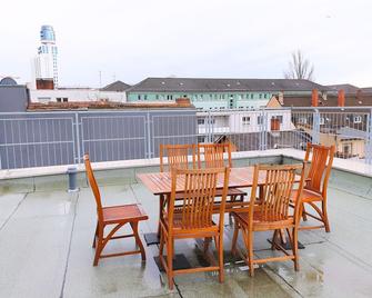 Cozy luxury apartment in the heart of Frankfurt near the center, Main and Mess - Fráncfort - Balcón