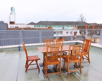 Cozy luxury apartment in the heart of Frankfurt near the center, Main and Mess - פרנקפורט אם מיין - מרפסת