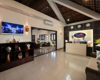 Son Tra Resort - Da Nang - Front desk
