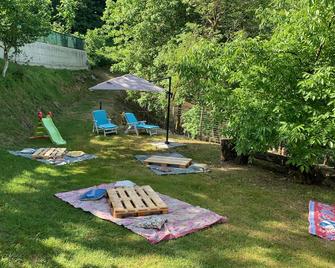 Country house in the middle of the countryside but 30 minutes from reggio and d from RCF arena - Casina - Patio