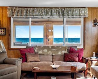 Beachfront Pet Friendly Sleeps 15 Bbq! - York Beach - Pokój dzienny