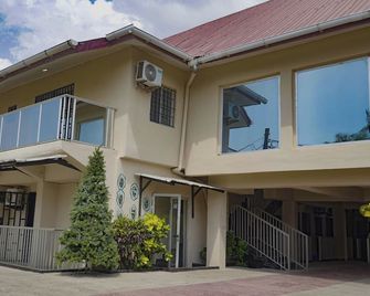 City King Hotel Apartments - Monrovia - Building