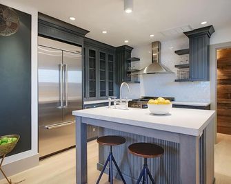 Luxurious Harbor View Cynthia Cottage. Walk & Bike To Everything! - Nantucket - Kitchen