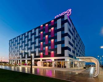 Moxy Vienna Airport - Vienna - Building