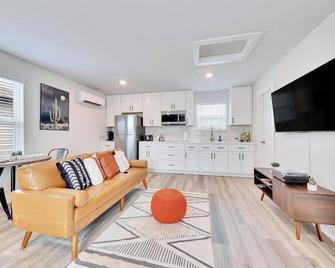 Chic Studio Near Txst University - Kyle - Huiskamer
