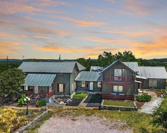 Swing On Inn- Morning Glory Suite - Dripping Springs - Building