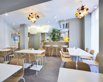 Kyriad Paris 18 - Porte de Clignancourt - Montmartre - París - Restaurante