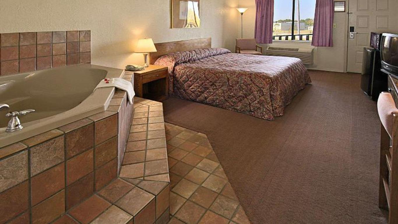 Travelodge by Wyndham Tulsa