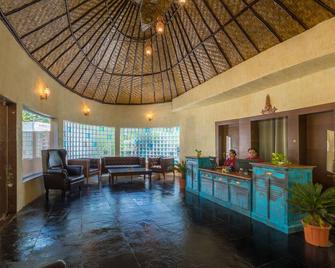Sterling Padam Pench - Khawāsa - Lobby