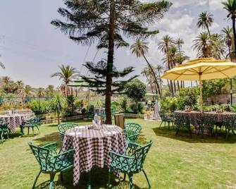 Hari Niwas - A Boutique Garden Resort Mount Abu - Mount Abu - Patio