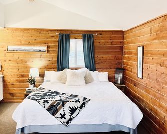 Glacier View Cabins - Private Studio Cabins - Homer - Bedroom