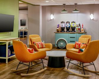 Spark by Hilton Denver International Airport - Denver - Lounge