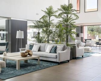 هوتل إيليونيون كالاس دي كونيل - كونيل ذي لا فرونتيرا - ردهة