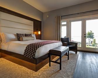 Kingfisher Oceanside Resort & Spa - Courtenay - Bedroom
