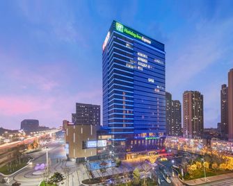 Holiday Inn Express Yantai Yeda By IHG - Yantai - Gebäude