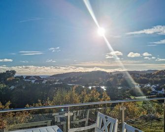 3 Bedroom Nice Home In Spangereid - Spangereid - Balcón