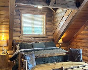 Dutch John Adventure Outpost2800 Sq Ft, Log Home - Dutch John - Habitación