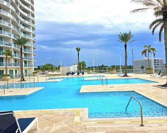 Luxury 2BR in Downtown Fort Myers Pool & Terrace - Fort Myers - Piscina