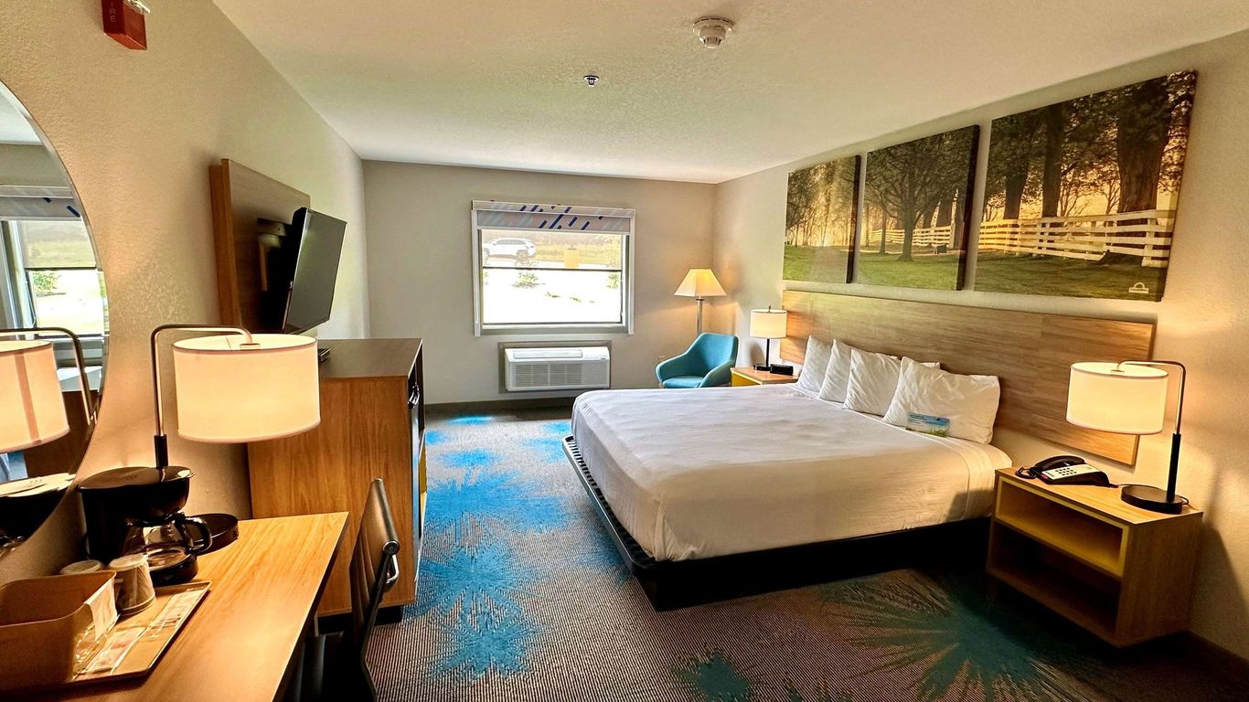 Days Inn & Suites by Wyndham Wynne