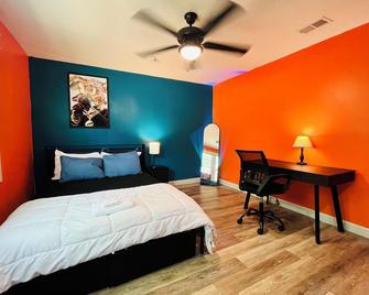 Comfortable 2 Bedroom Near Downtown Atl Sleeps 4 Free Parking - Atlanta - Bedroom