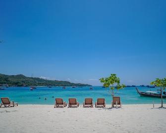 Pp Nice Beach Resort - Ko Phi Phi - Strand