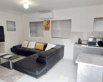 A Staycation In Walvis Bay - Walvis Bay - Living room
