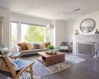 Central La Luxe W/ Resort Style Pool & Hottub - Los Angeles - Living room