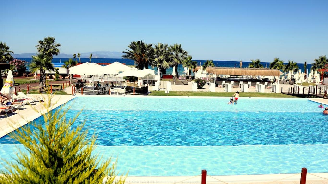 Risus Beach Resort Hotel