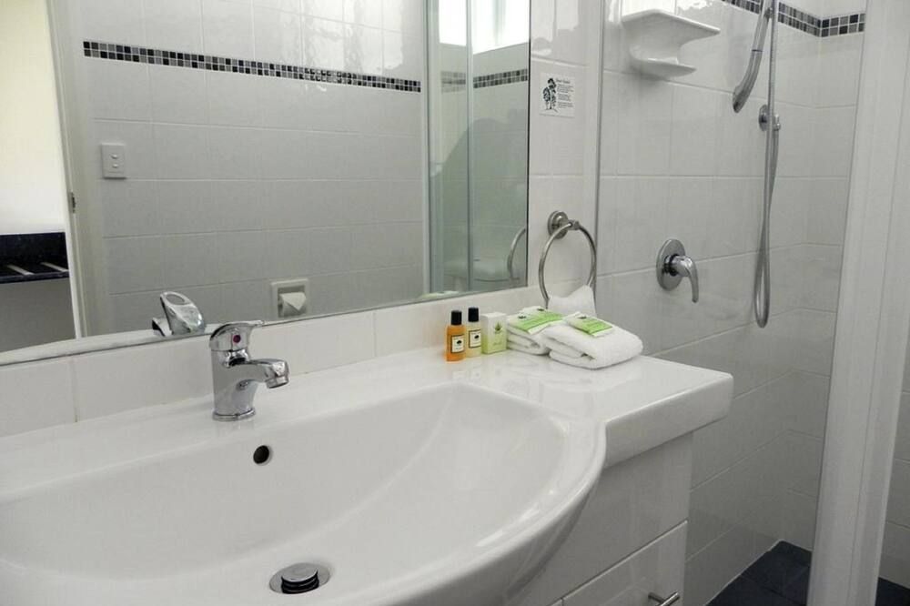 Moore Park Inn - Armidale - Bathroom
