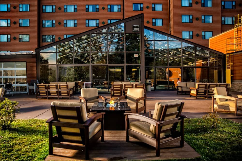 Rocky Gap Casino Resort - Flintstone - Patio