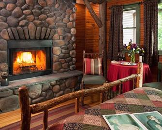 Friends Lake Inn - Chestertown