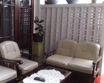Two Bedrooms House in heart of city - 日惹 - 客廳