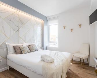 Lisbon Airport Suites - Lisbon - Bedroom