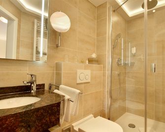 Hotel Kriemhild am Hirschgarten - Munich - Bathroom