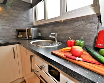 Linden Cottage Room 4 - Airdrie - Airdrie - Kitchen