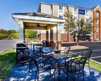 Candlewood Suites Fayetteville-Univ Of Arkansas By IHG - Fayetteville - Patio