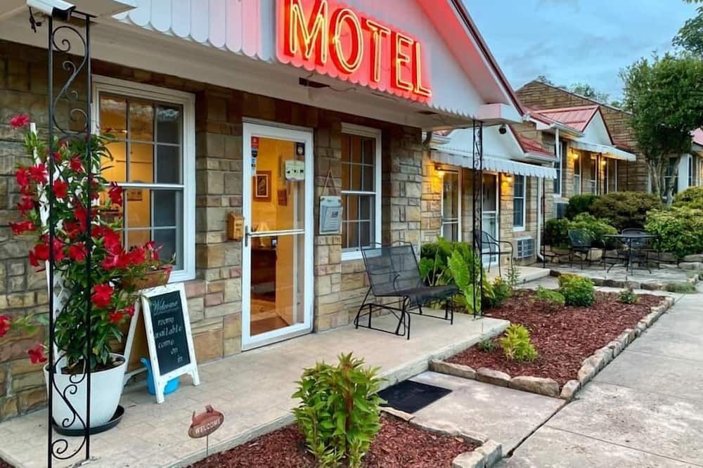 Building view of Carolina Country Inn